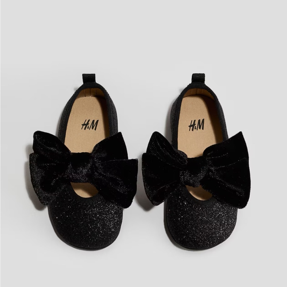✨5/$25✨H&M Kids Glittery Black Dress Shoes with Bow